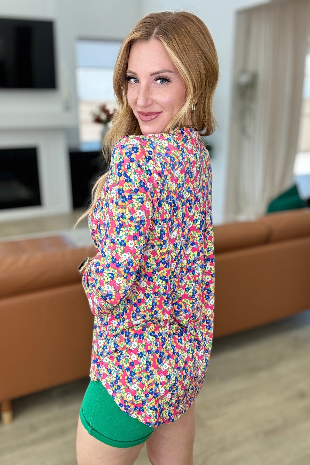 Lizzy Top in Coral Ditsy Floral - Mack and Mav Boutique 