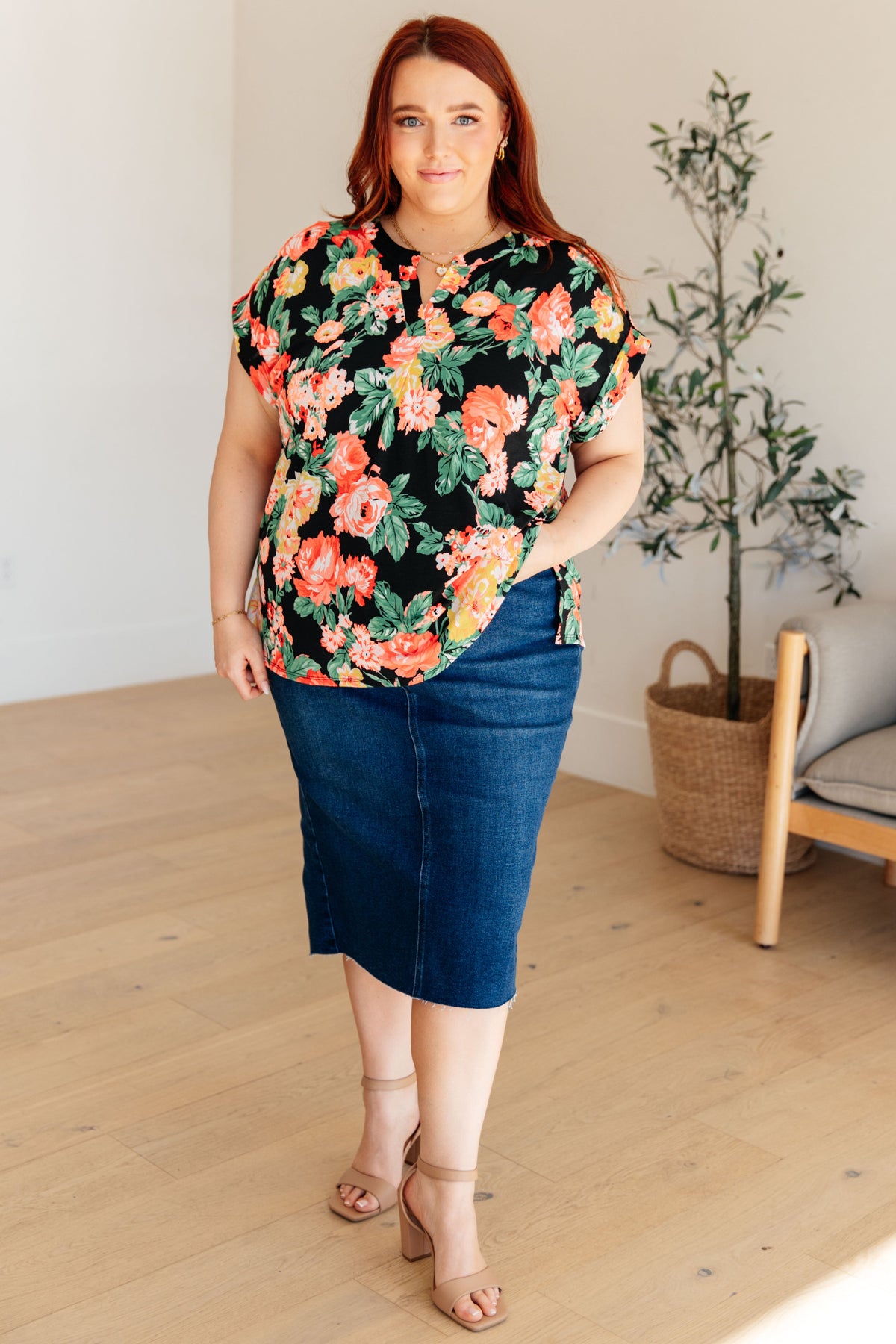 Lizzy Cap Sleeve Top in Black Garden Floral - Mack and Mav Boutique 