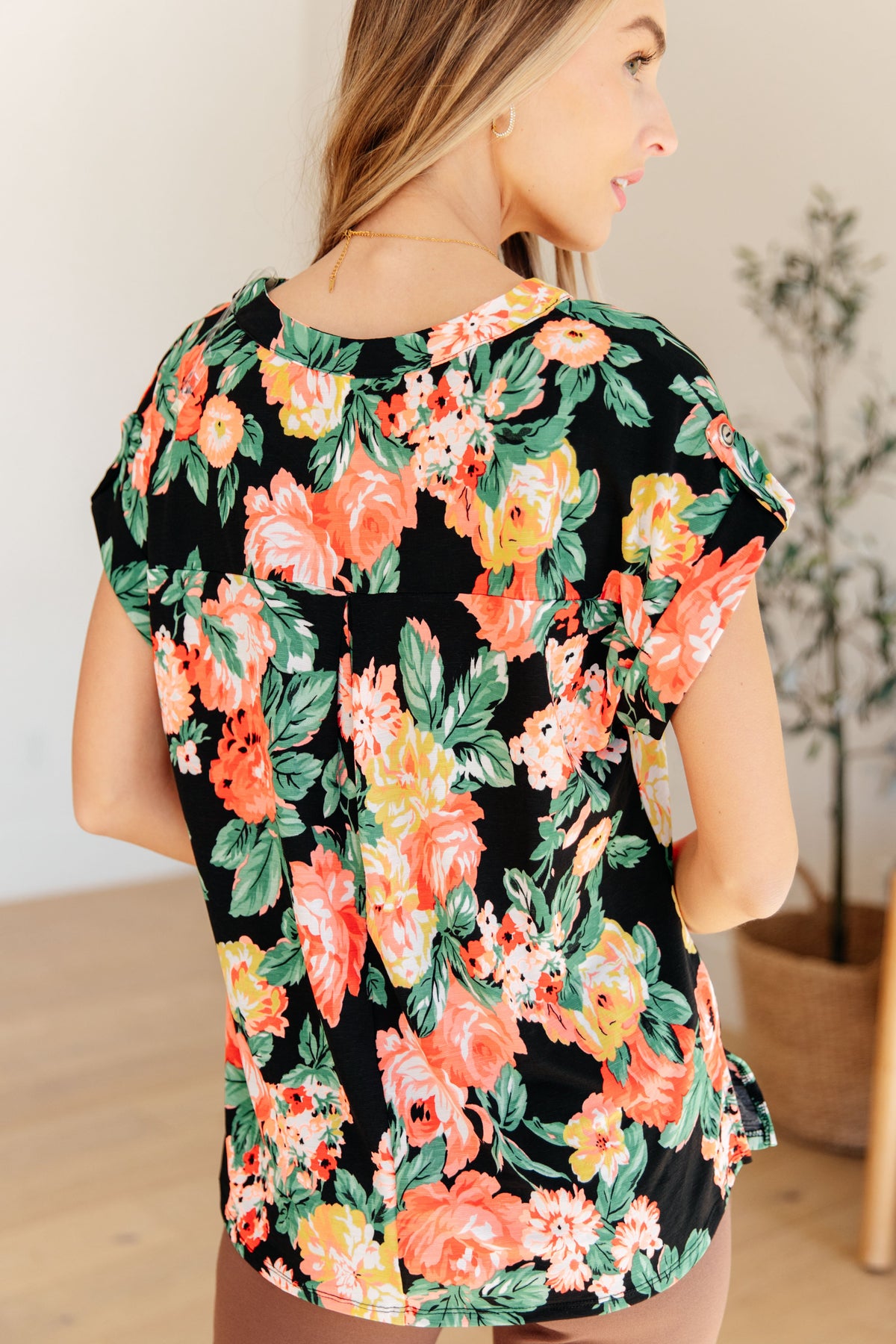 Lizzy Cap Sleeve Top in Black Garden Floral - Mack and Mav Boutique 
