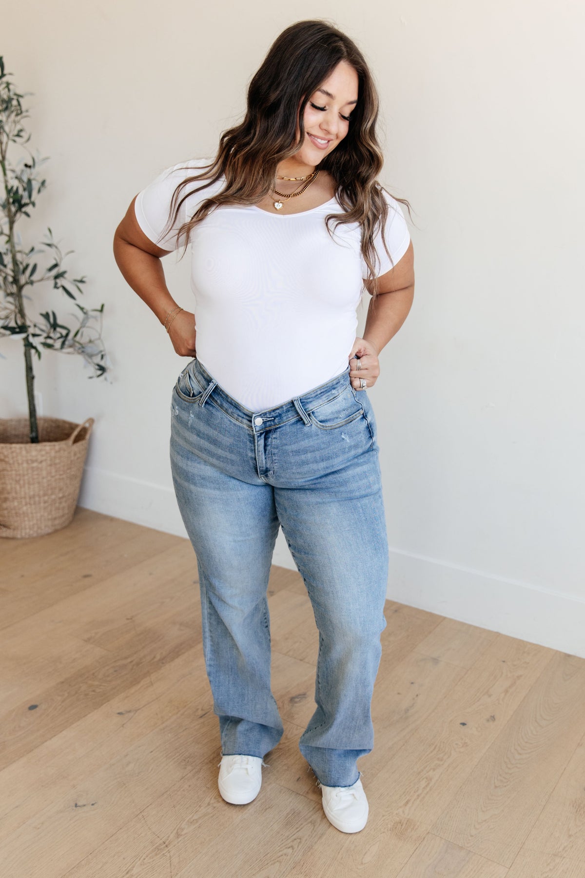 Mildred High Rise V Front Waistband Straight Jeans - Mack and Mav Boutique 